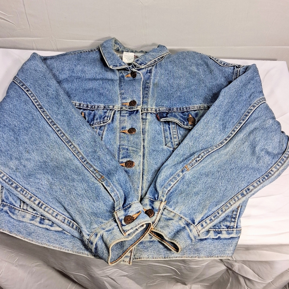 Amazing Levi's #77598 Women's Small Vintage Denim Truckers VBack Boxy Cut Jacket - Picture 7 of 16